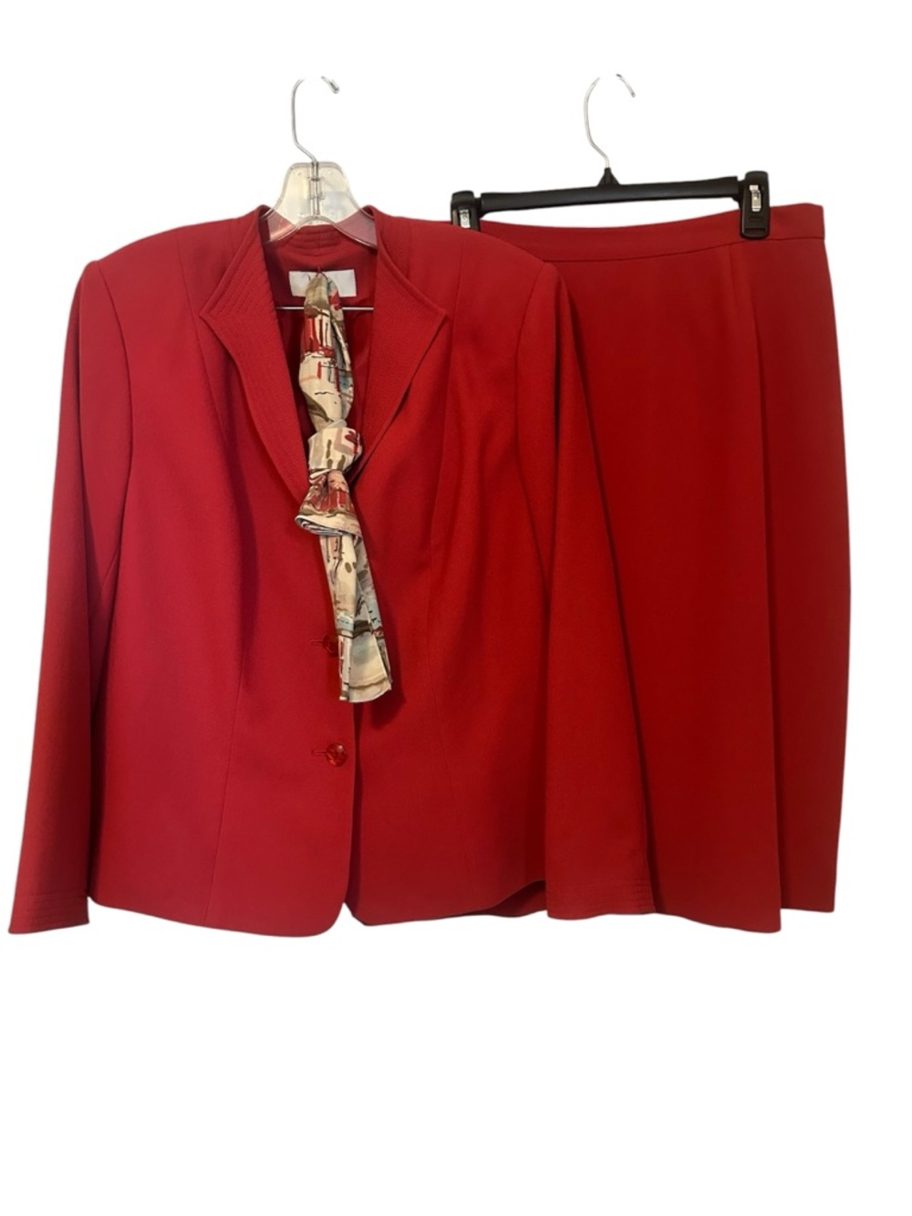 Le Suit Women’s  2pc Coral Skirt Suit w/ Scarf Size 14W